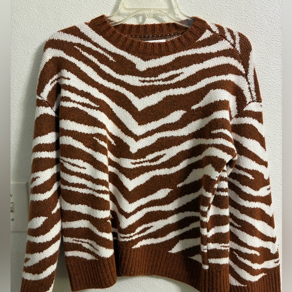 Nine West Rust and White Knit leopard stripes S